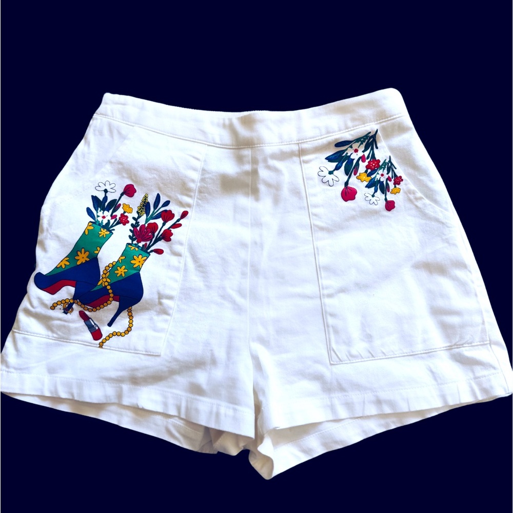 Woman White cotton shorts